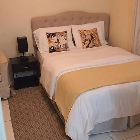 Hastings Towers 4D - Studio Apt Opp Beach Bridgetown Ngoại thất bức ảnh