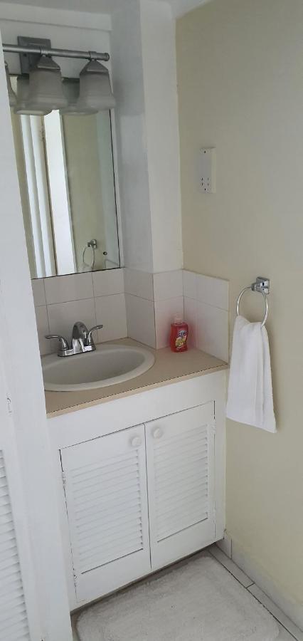 Hastings Towers 4D - Studio Apt Opp Beach Bridgetown Ngoại thất bức ảnh