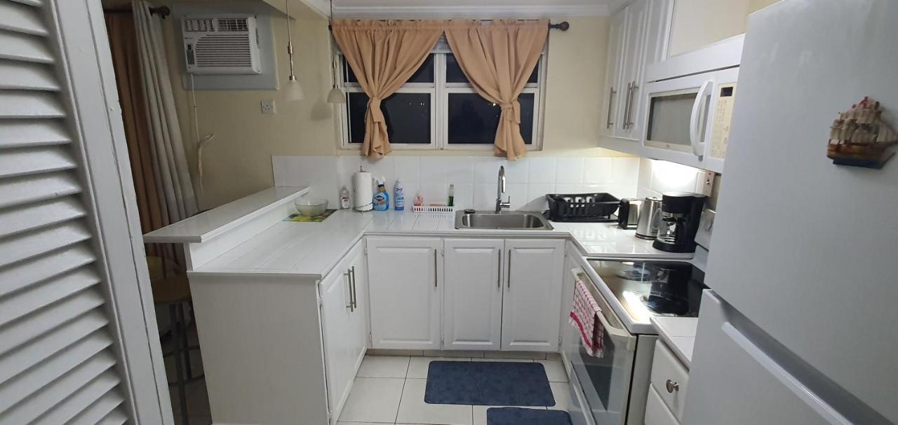 Hastings Towers 4D - Studio Apt Opp Beach Bridgetown Ngoại thất bức ảnh