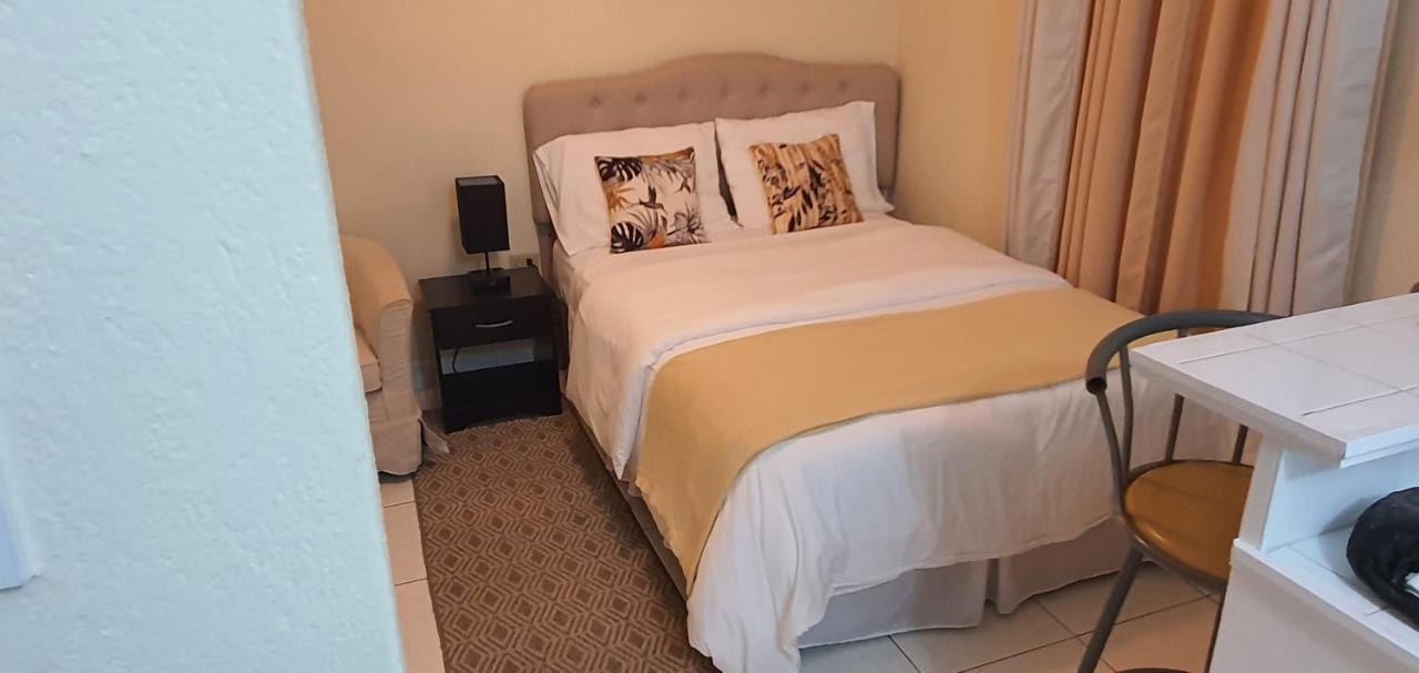 Hastings Towers 4D - Studio Apt Opp Beach Bridgetown Ngoại thất bức ảnh
