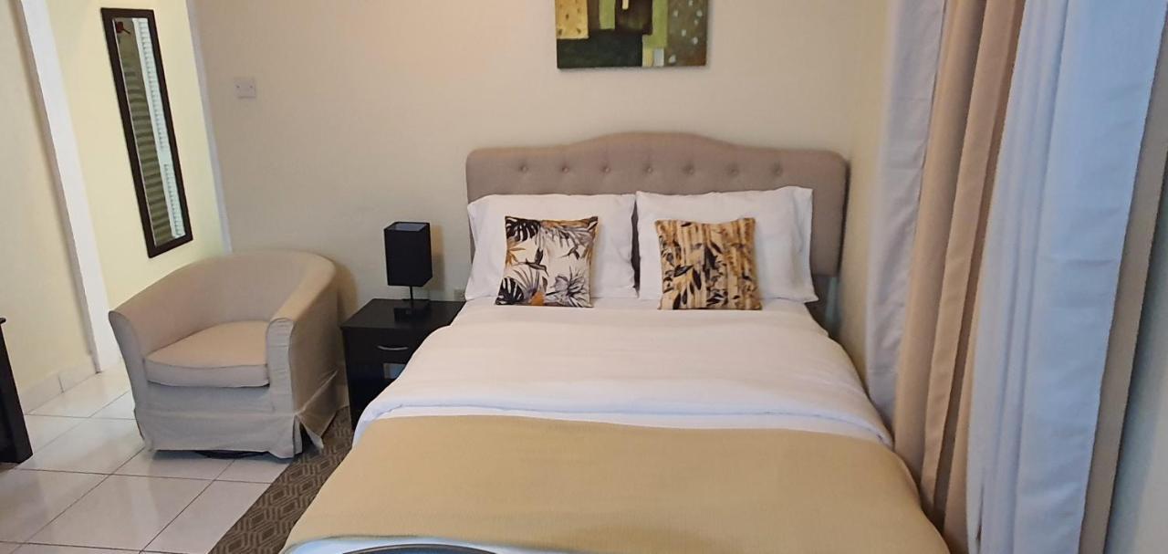 Hastings Towers 4D - Studio Apt Opp Beach Bridgetown Ngoại thất bức ảnh